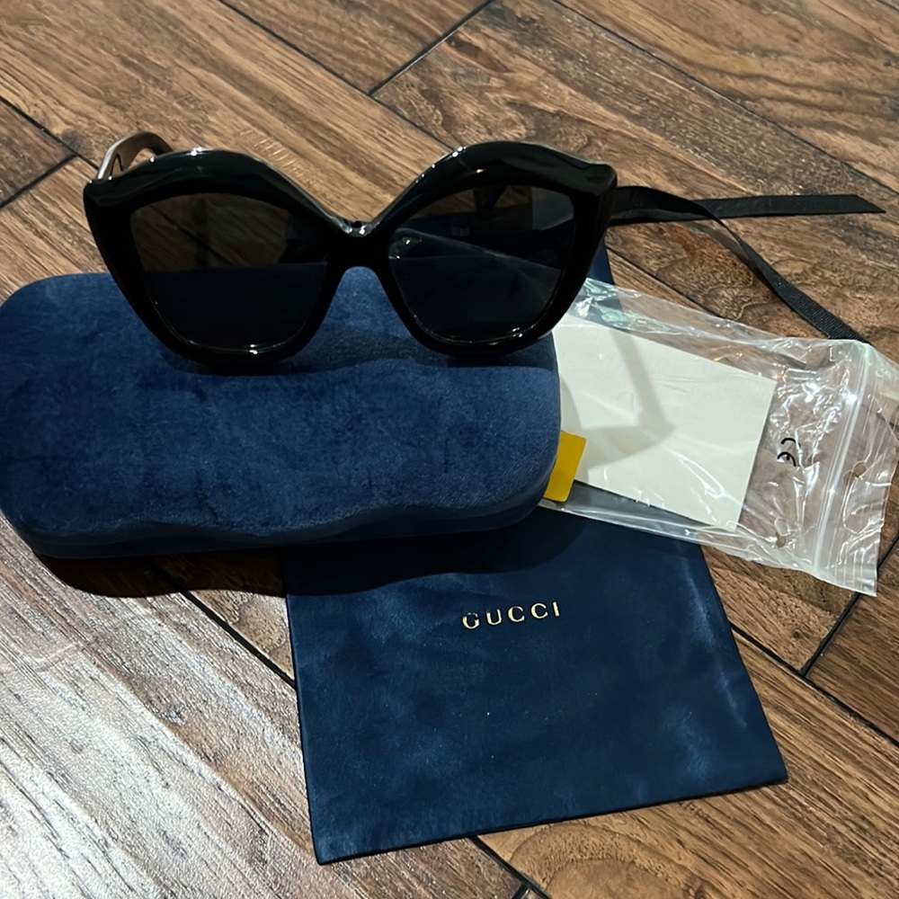 Gucci black sunglasses